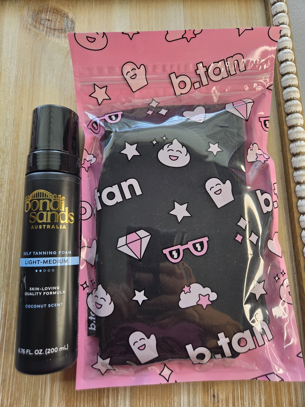 Bondi Sands Light-Medium Self Tanning Foam with Black Tanning Mitt